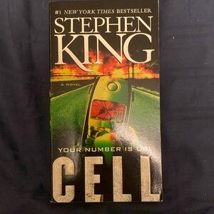 Cell by Stephen King - Paperback